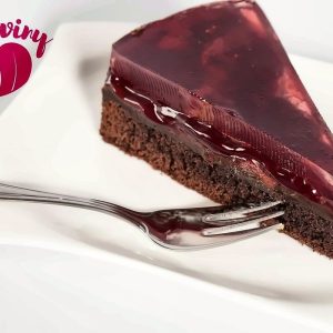 Bezpšeničný sacher s ríbezľami – tmavý – Cukroviny Spiš